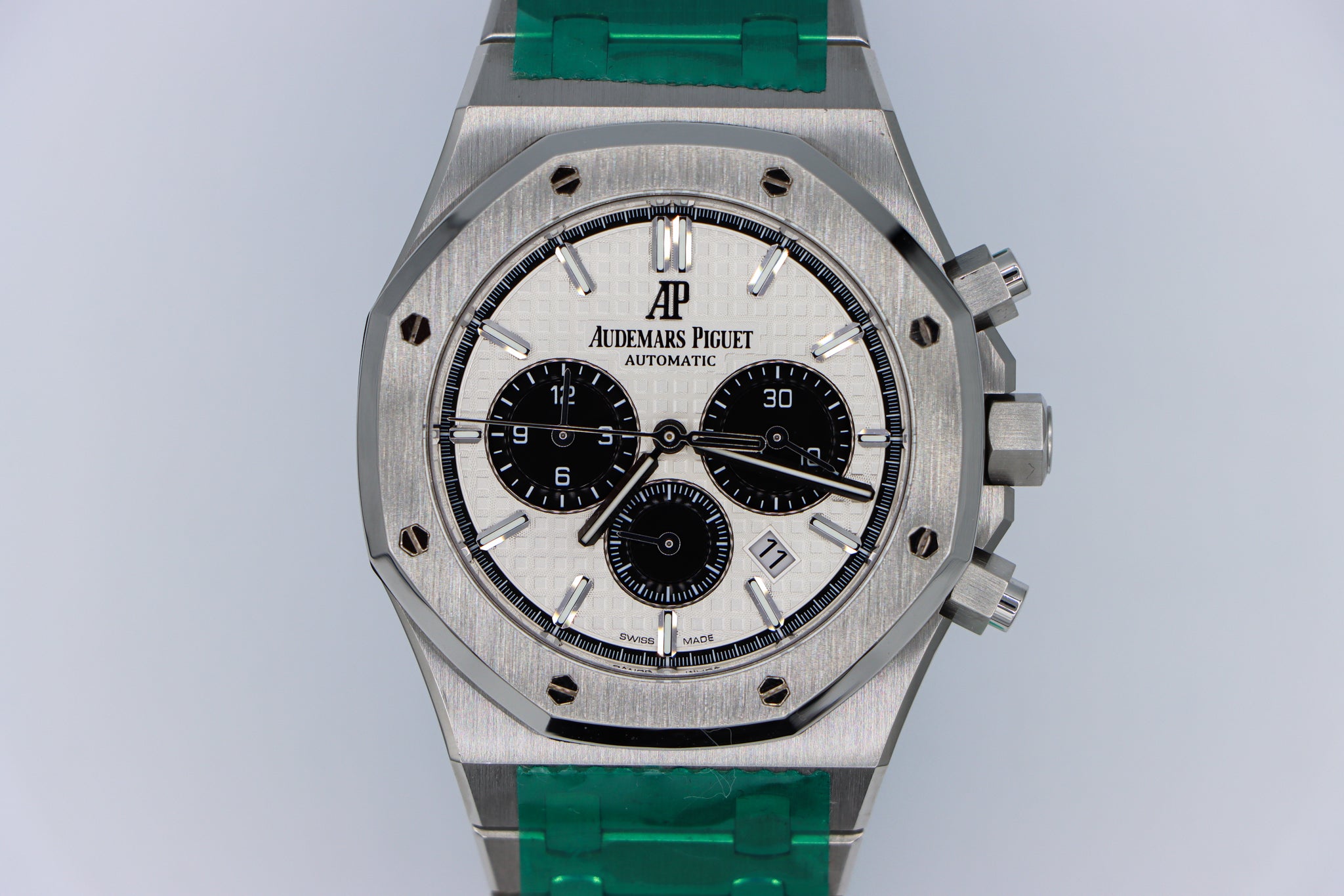 Audemars Piguet | Royal Oak Chronograph Panda | 26331ST.OO.1220ST.03 Closeup