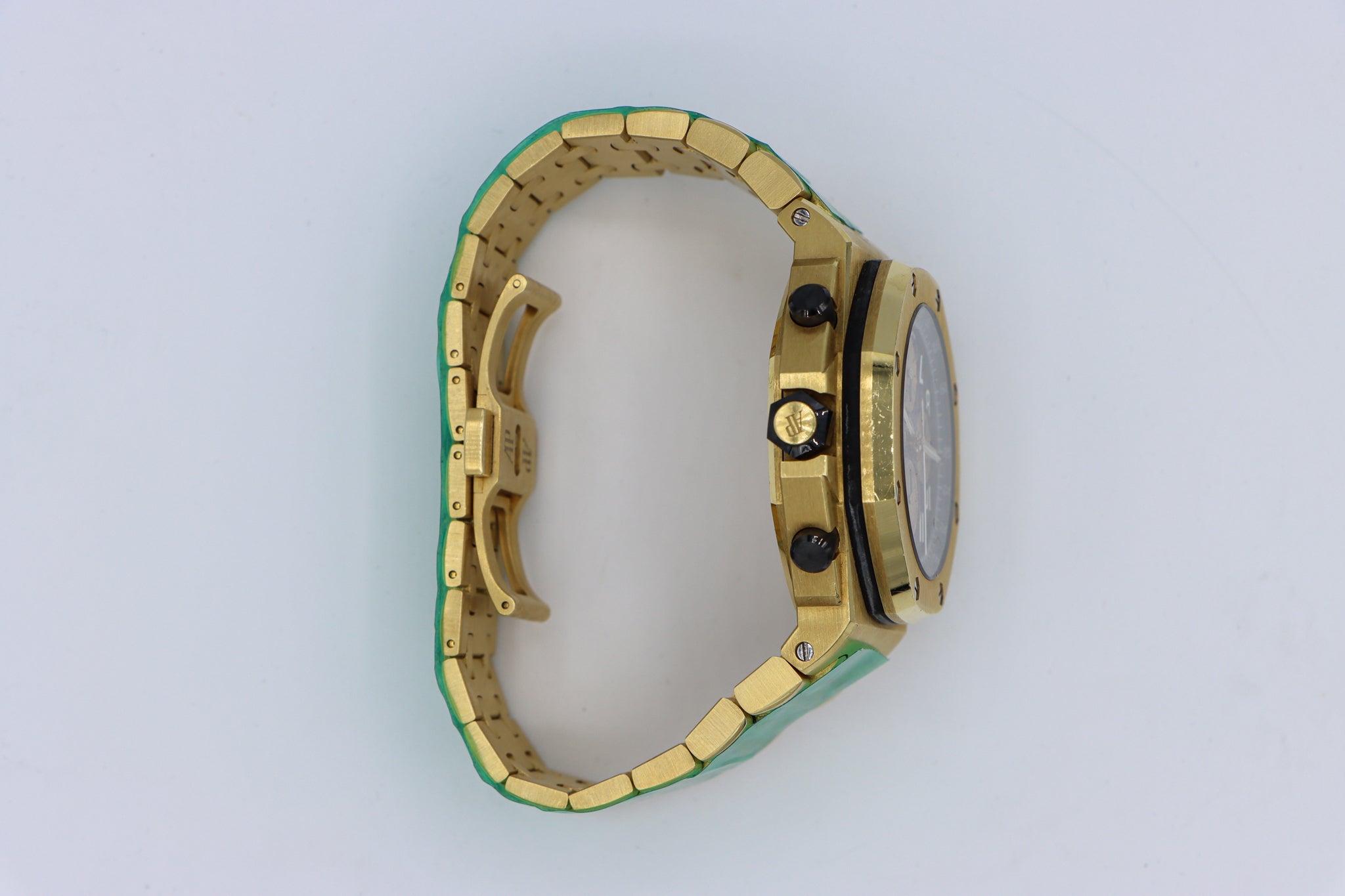 Audemars Piguet | Royal Oak Offshore Chronograph | 26470BA.OO.1000BA.01 Side Picture with crown and pushers