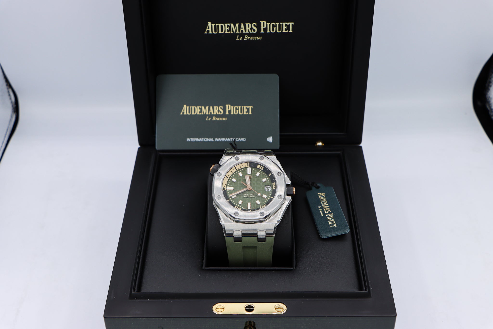 Audemars Piguet | Royal Oak Offshore Diver | 15720ST.OO.A052CA.01