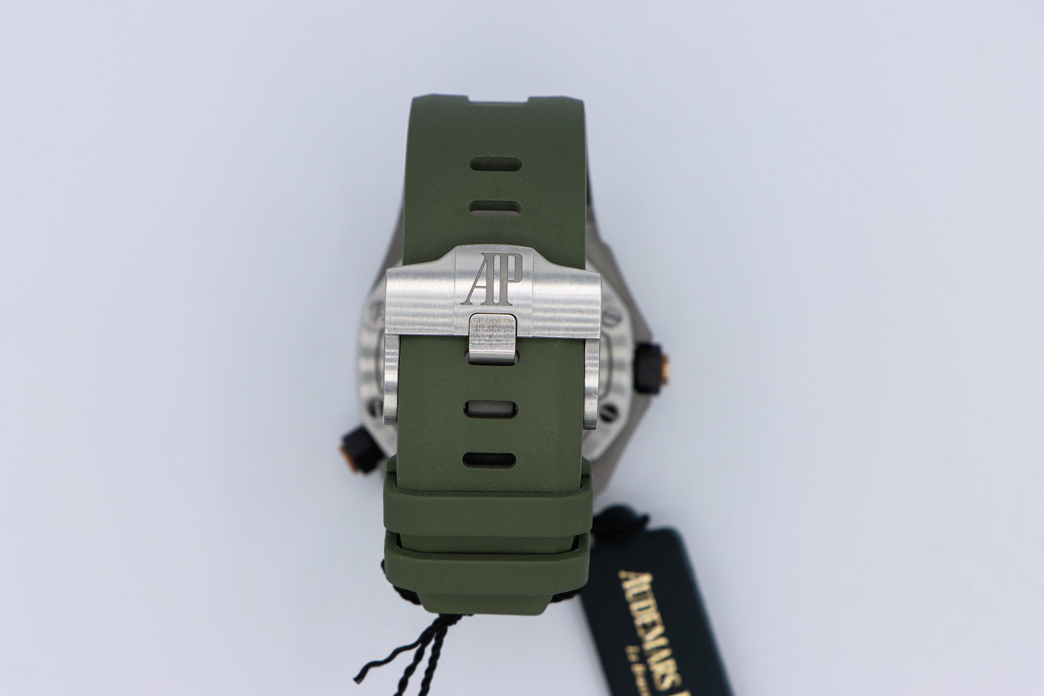 Audemars Piguet | Royal Oak Offshore Diver | 15720ST.OO.A052CA.01 Strap Closed