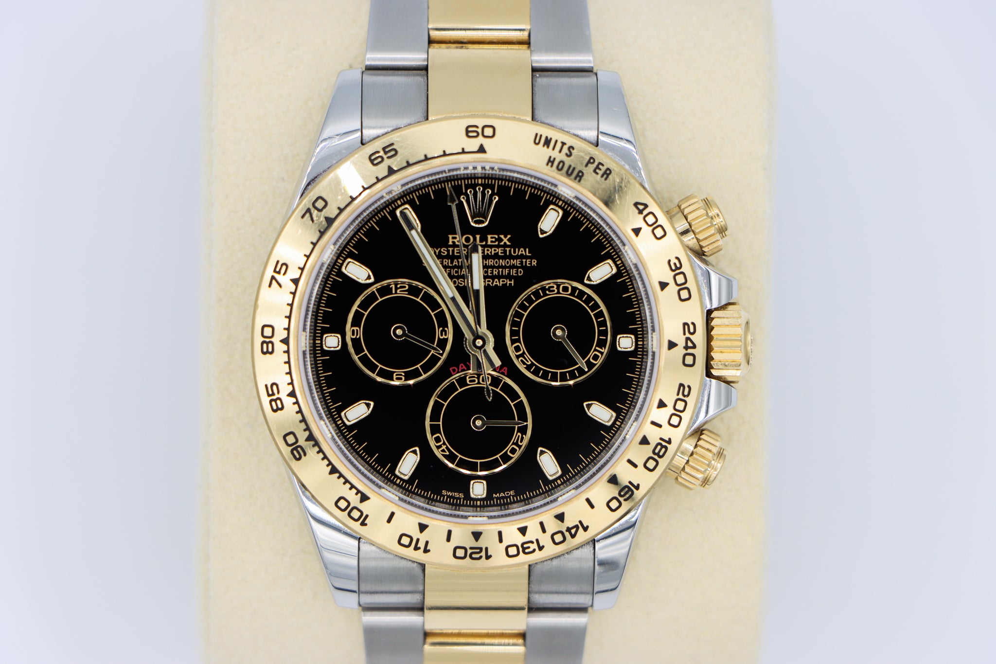 Rolex | Daytona Black Dial Two-Tone | 116503 Closeup