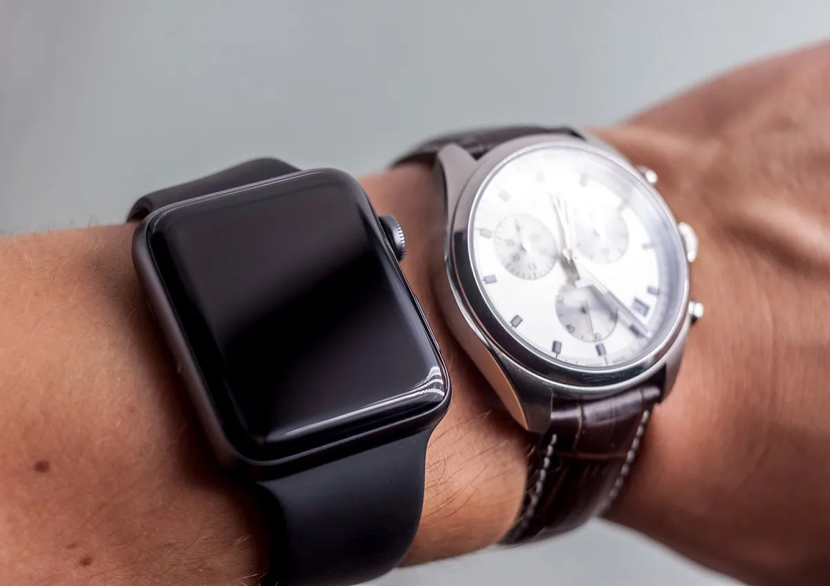 The Rise of Smartwatches vs. Traditional Timepieces
