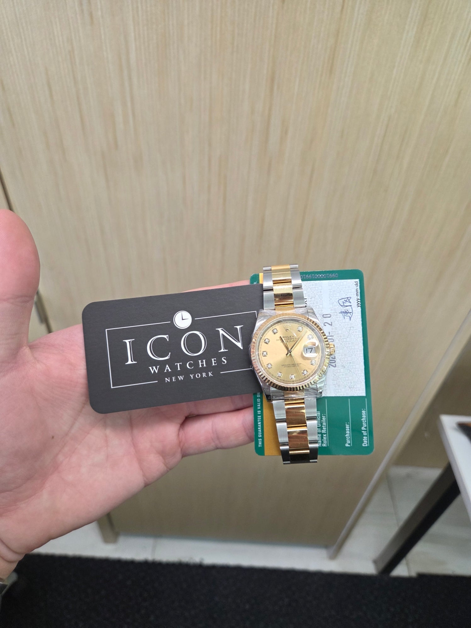 Rolex Datejust 36mm – Two‑Tone Yellow Gold & Stainless Steel – Champagne Diamond Dial – Fluted Bezel – Oyster Bracelet – 126233