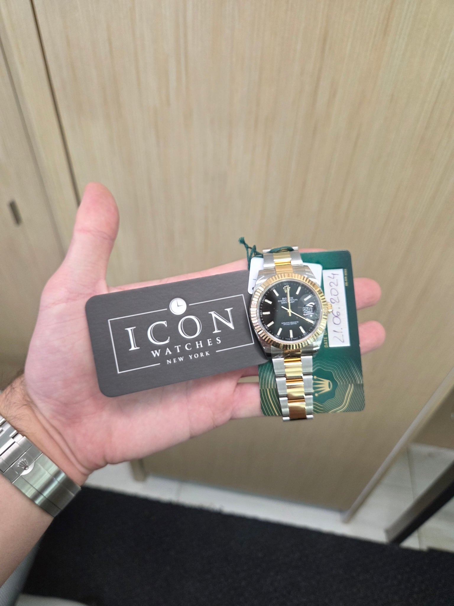 Rolex Datejust 41mm – Two-Tone Yellow Gold & Stainless Steel – Black Dial – Fluted Bezel – Oyster Bracelet – 126333