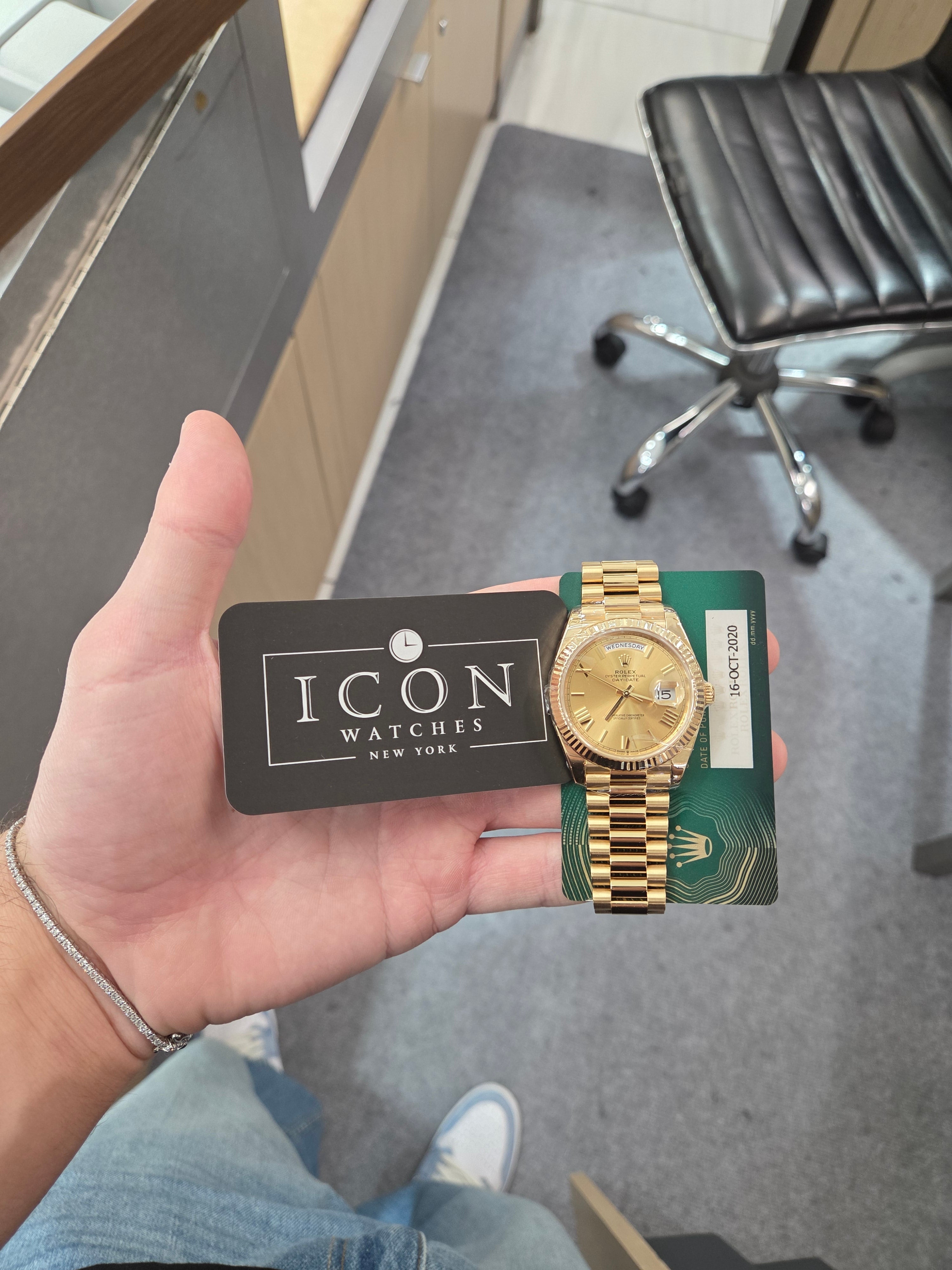 Rolex Day-Date 40mm – Yellow Gold – Champagne Roman Dial – Fluted Bezel – President Bracelet – 228238