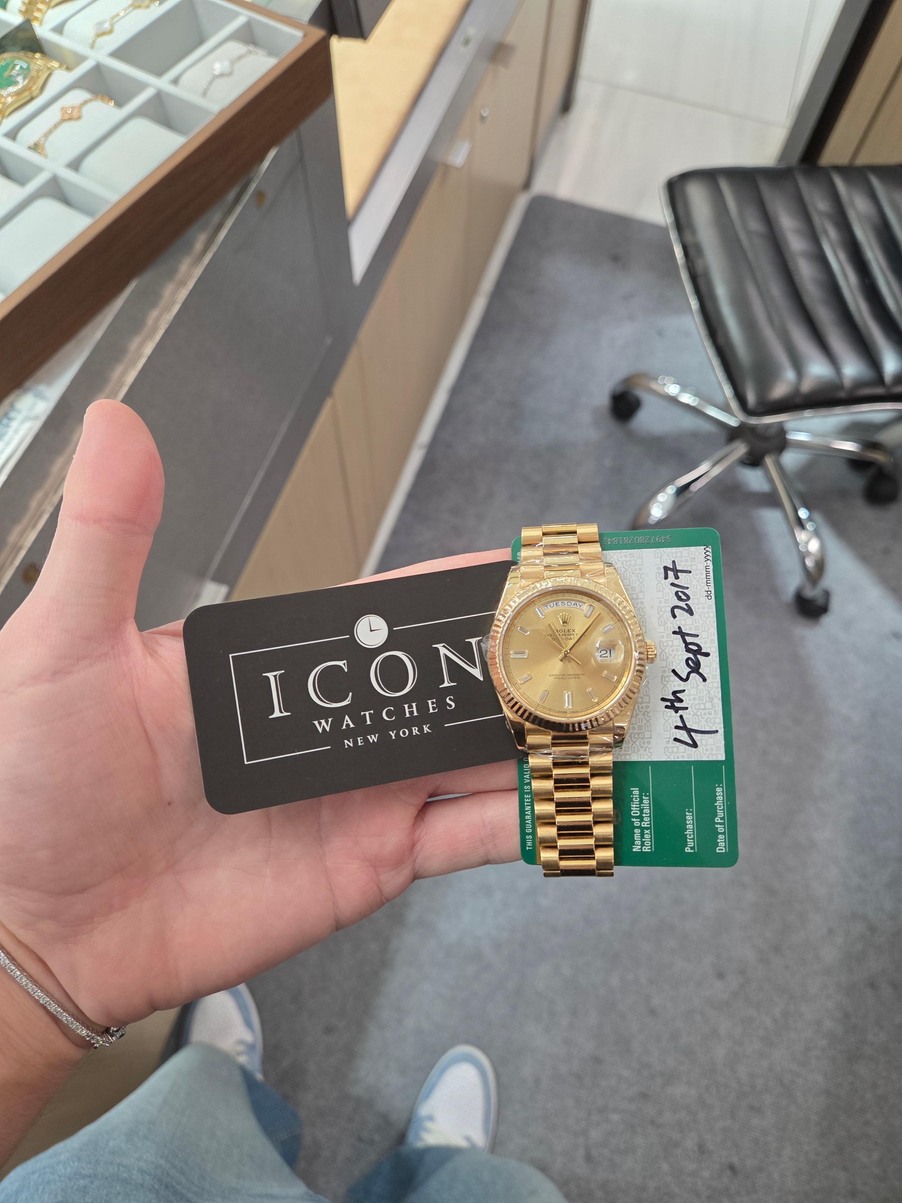 Rolex Day-Date 40mm – Yellow Gold – Champagne Diamond Dial – Fluted Bezel – President Bracelet – 228238