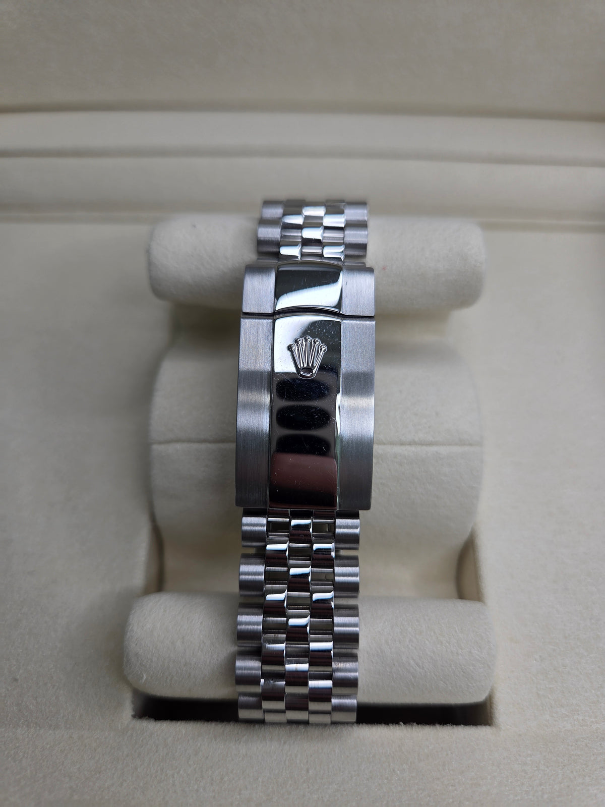 Rolex Datejust 36mm – Stainless Steel – Black Dial – Fluted Bezel – Jubilee Bracelet – 126234