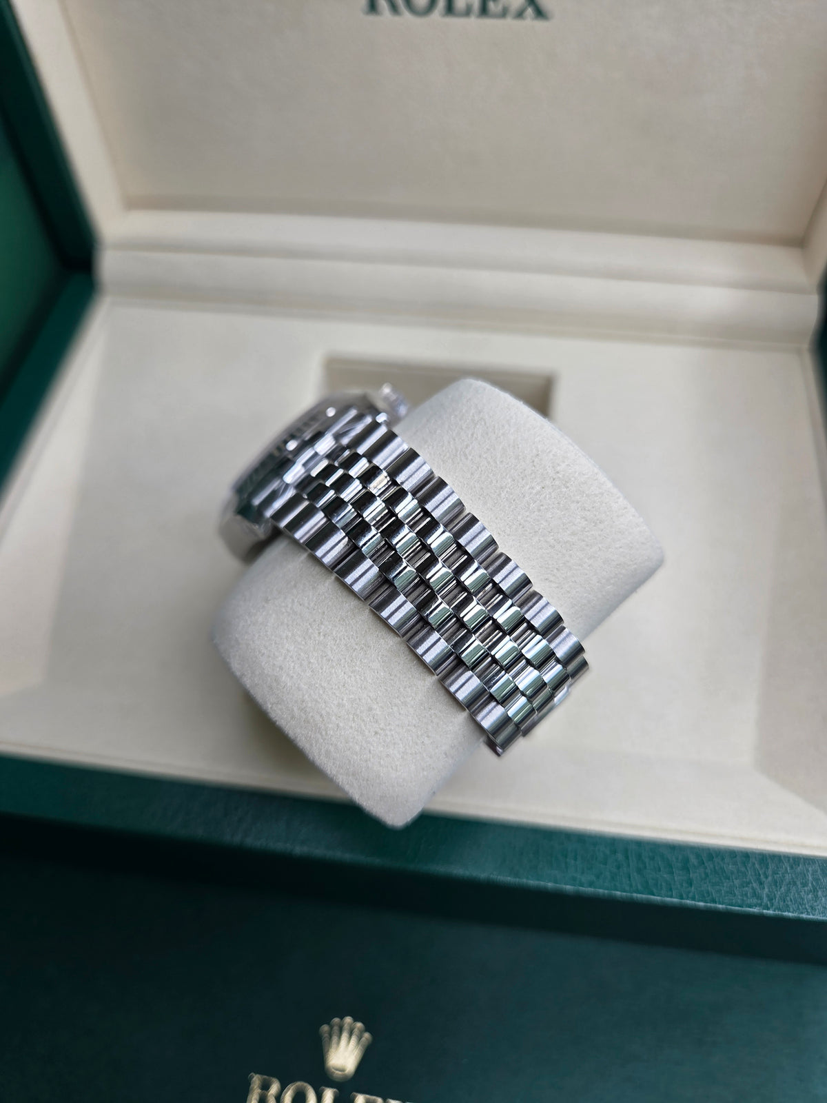 Rolex Datejust 36mm – Stainless Steel – Black Dial – Fluted Bezel – Jubilee Bracelet – 126234