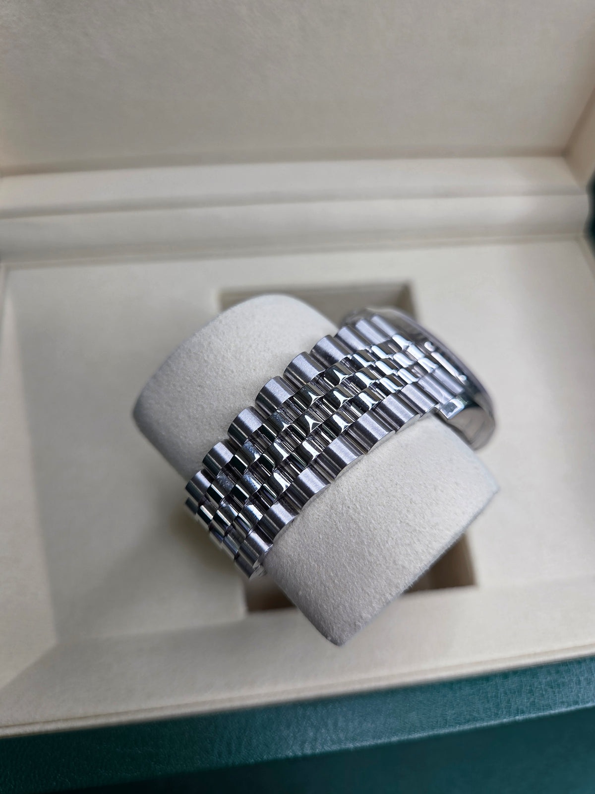 Rolex Datejust 36mm – Stainless Steel – Black Dial – Fluted Bezel – Jubilee Bracelet – 126234