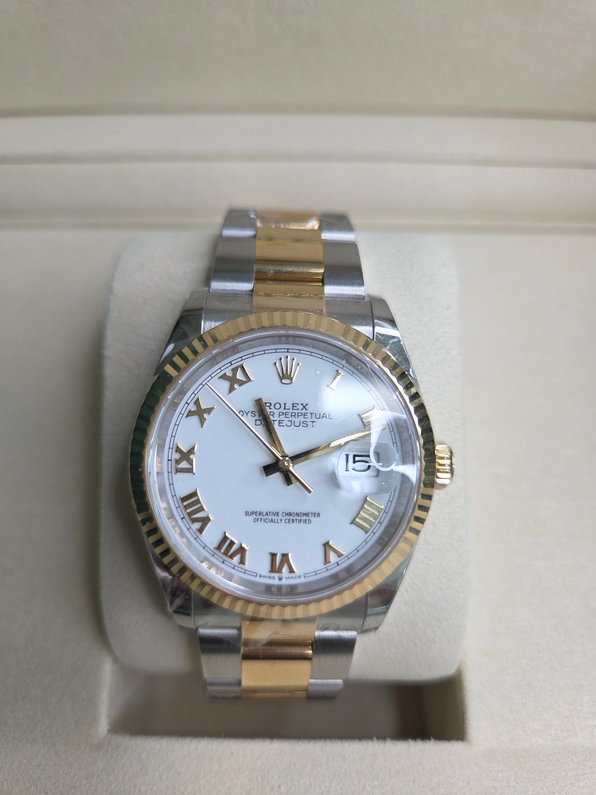 Rolex Datejust 36mm – Two‑Tone Yellow Gold & Stainless Steel – White Roman Dial – Fluted Bezel – Oyster Bracelet – 126233