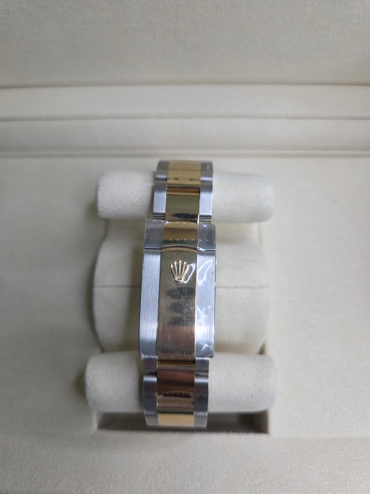 Rolex Datejust 36mm – Two‑Tone Yellow Gold & Stainless Steel – White Roman Dial – Fluted Bezel – Oyster Bracelet – 126233