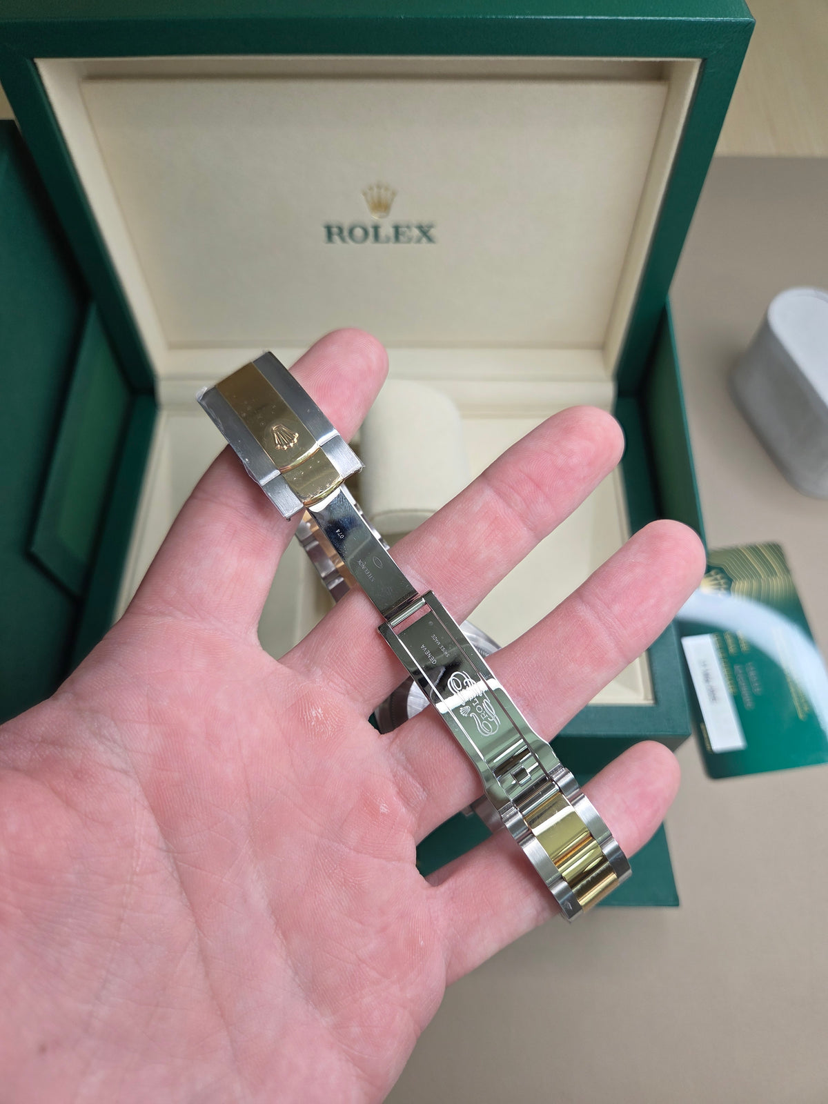 Rolex Datejust 36mm – Two‑Tone Yellow Gold & Stainless Steel – White Roman Dial – Fluted Bezel – Oyster Bracelet – 126233