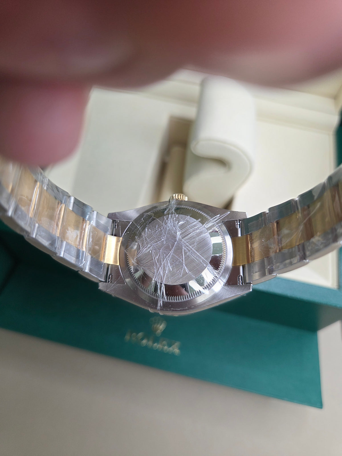 Rolex Datejust 36mm – Two‑Tone Yellow Gold & Stainless Steel – White Roman Dial – Fluted Bezel – Oyster Bracelet – 126233