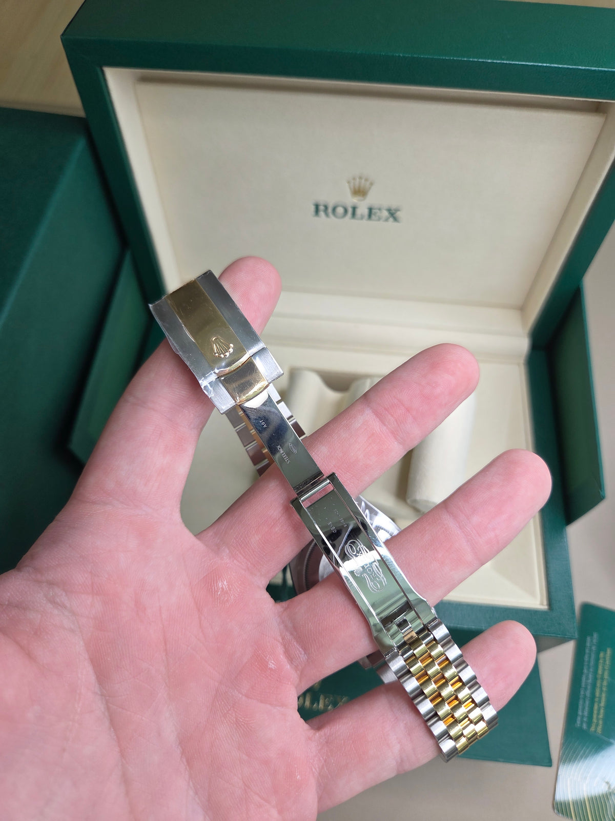 Rolex Datejust 36mm – Two‑Tone Yellow Gold & Stainless Steel – White Roman Dial – Fluted Bezel – Jubilee Bracelet – 126233