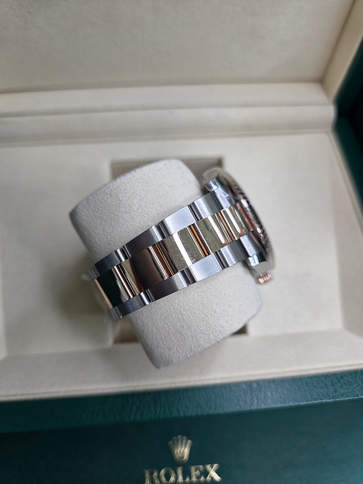 Rolex Datejust 41mm – Two‑Tone Everose Gold & Stainless Steel – Silver Motif Dial – Fluted Bezel – Oyster Bracelet – 126331