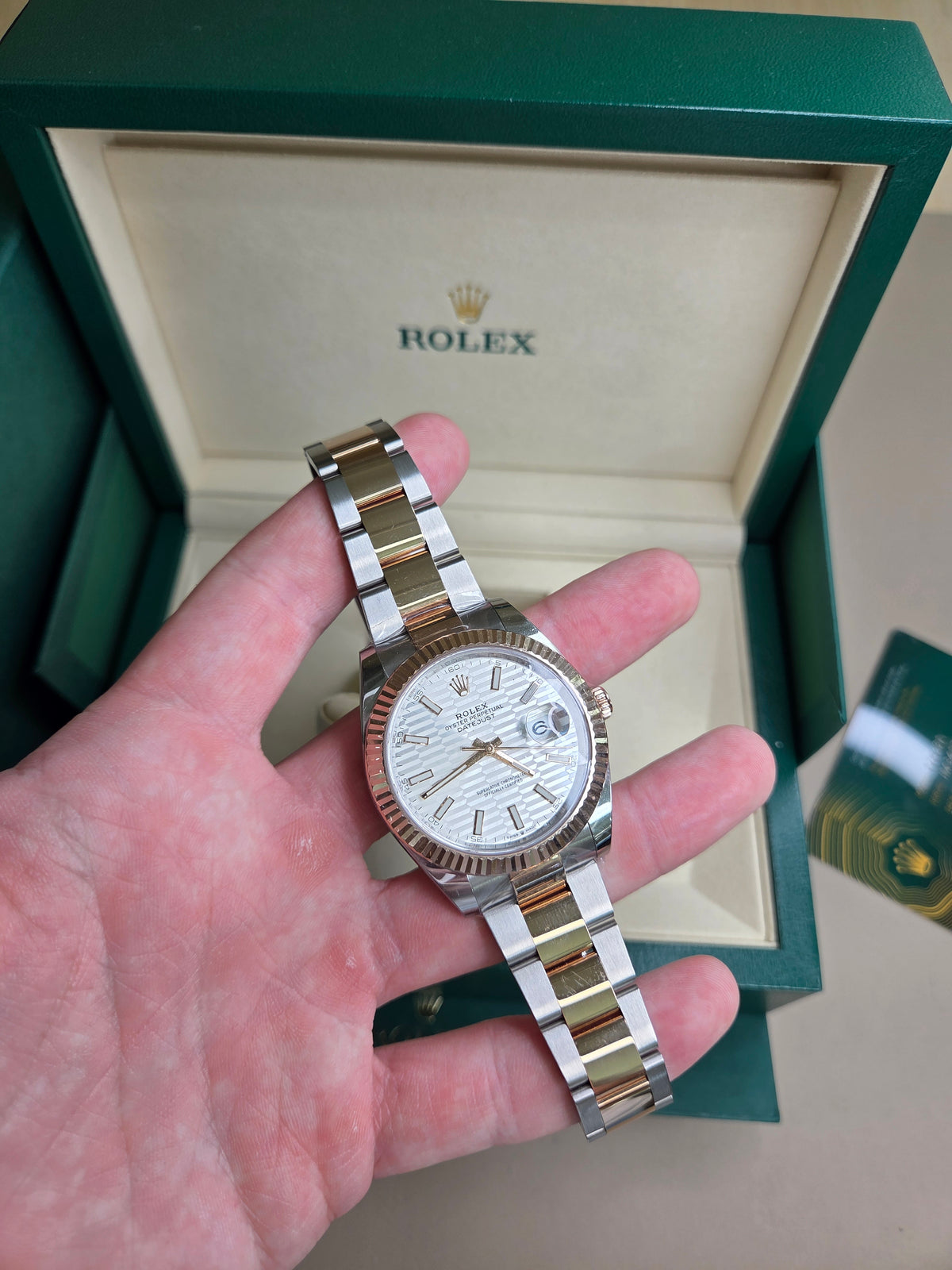 Rolex Datejust 41mm – Two‑Tone Everose Gold & Stainless Steel – Silver Motif Dial – Fluted Bezel – Oyster Bracelet – 126331