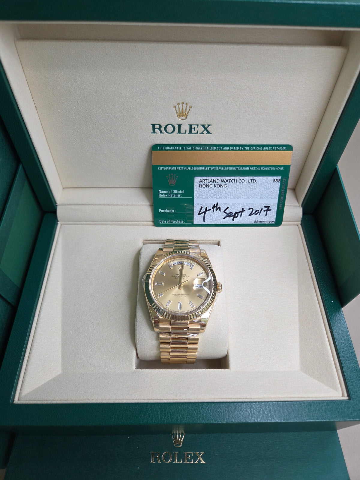 Rolex Day-Date 40mm – Yellow Gold – Champagne Diamond Dial – Fluted Bezel – President Bracelet – 228238