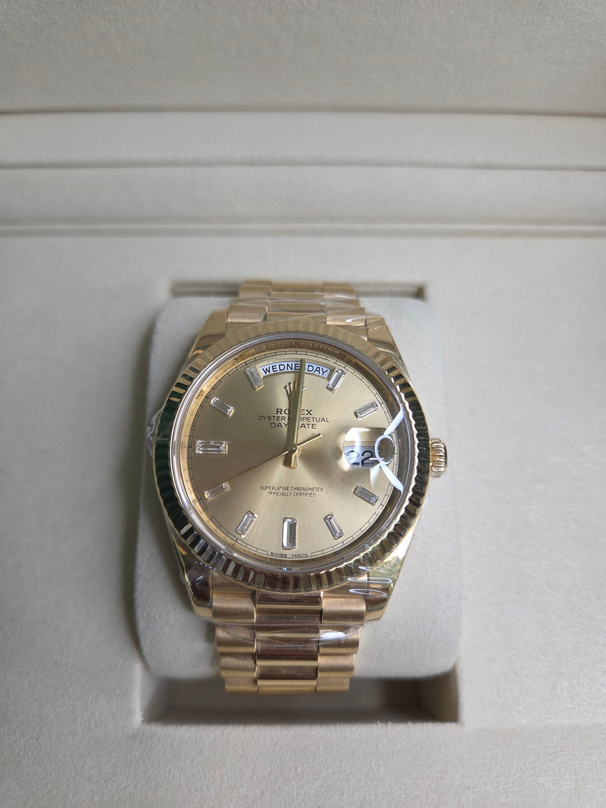 Rolex Day-Date 40mm – Yellow Gold – Champagne Diamond Dial – Fluted Bezel – President Bracelet – 228238