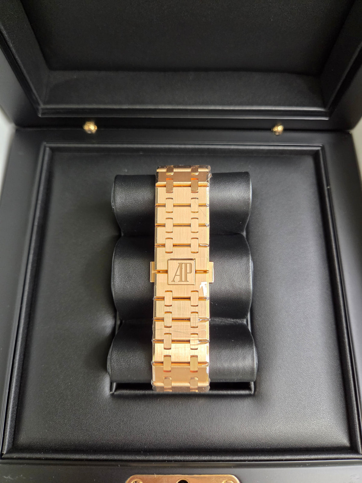 Audemars Piguet Royal Oak Chronograph 41mm – Rose Gold – Black Grande Tapisserie Dial – Rose Gold Bezel – Rose Gold Bracelet – 26240OR.OO.1320OR.04