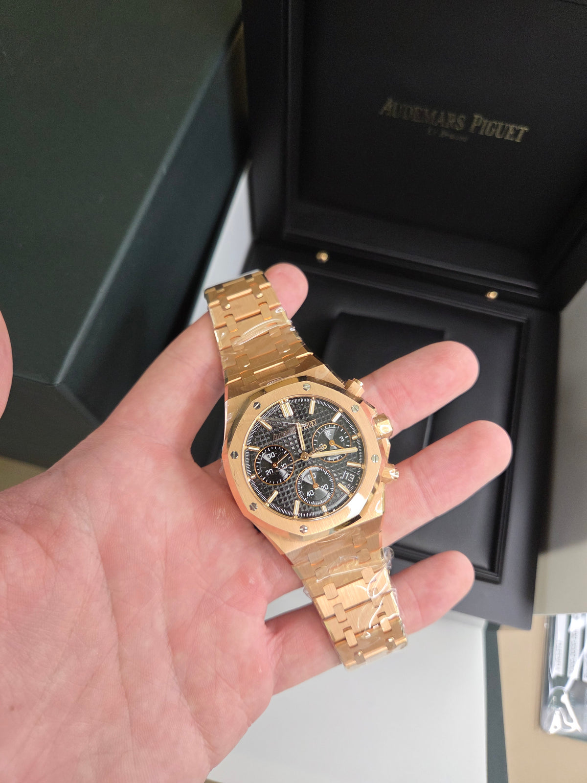 Audemars Piguet Royal Oak Chronograph 41mm – Rose Gold – Black Grande Tapisserie Dial – Rose Gold Bezel – Rose Gold Bracelet – 26240OR.OO.1320OR.04