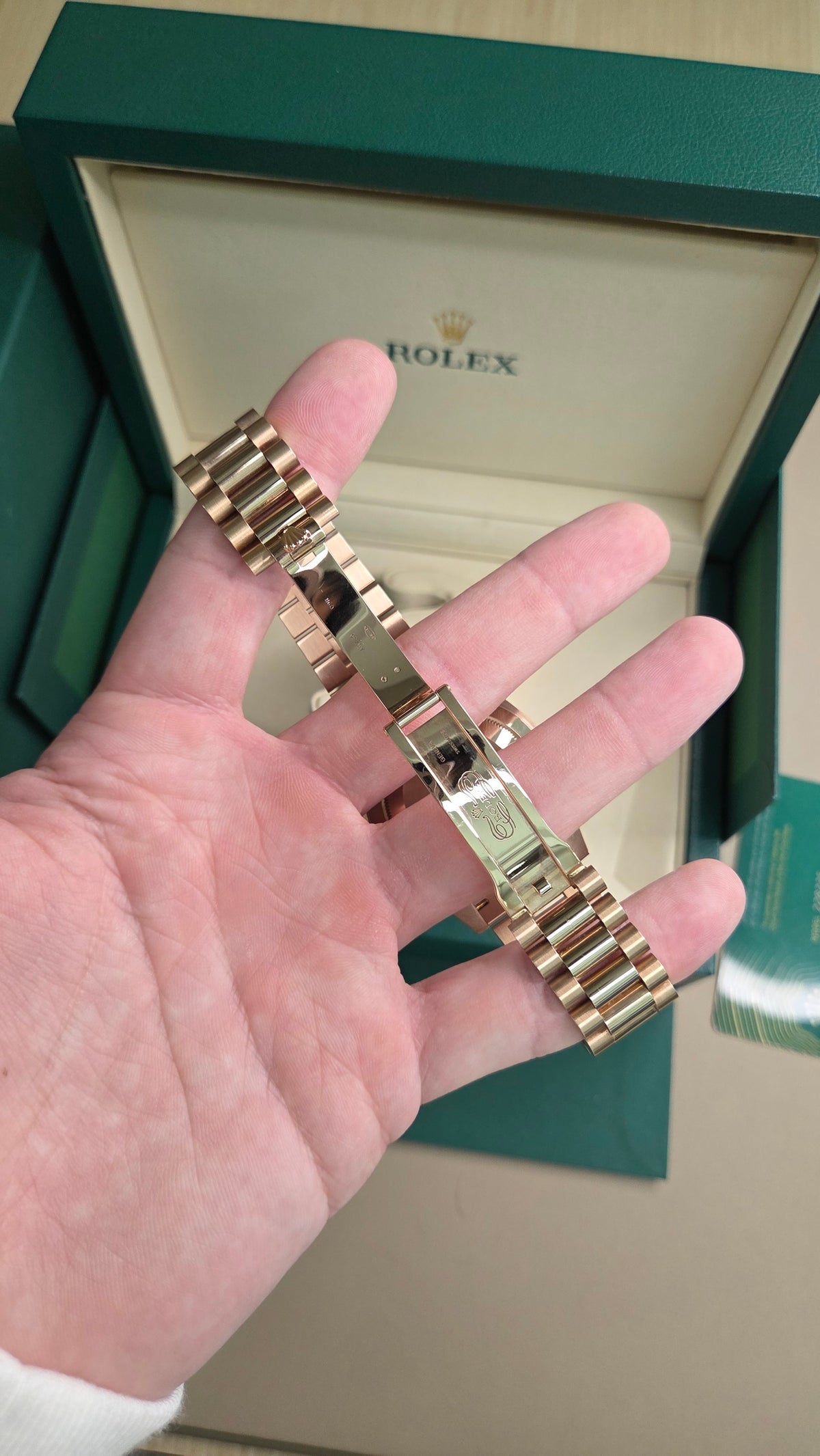 Rolex Day-Date "Olive" 40mm - Everose Gold - Olive Green Roman Dial - Fluted Bezel - Presidential Bracelet - 228235