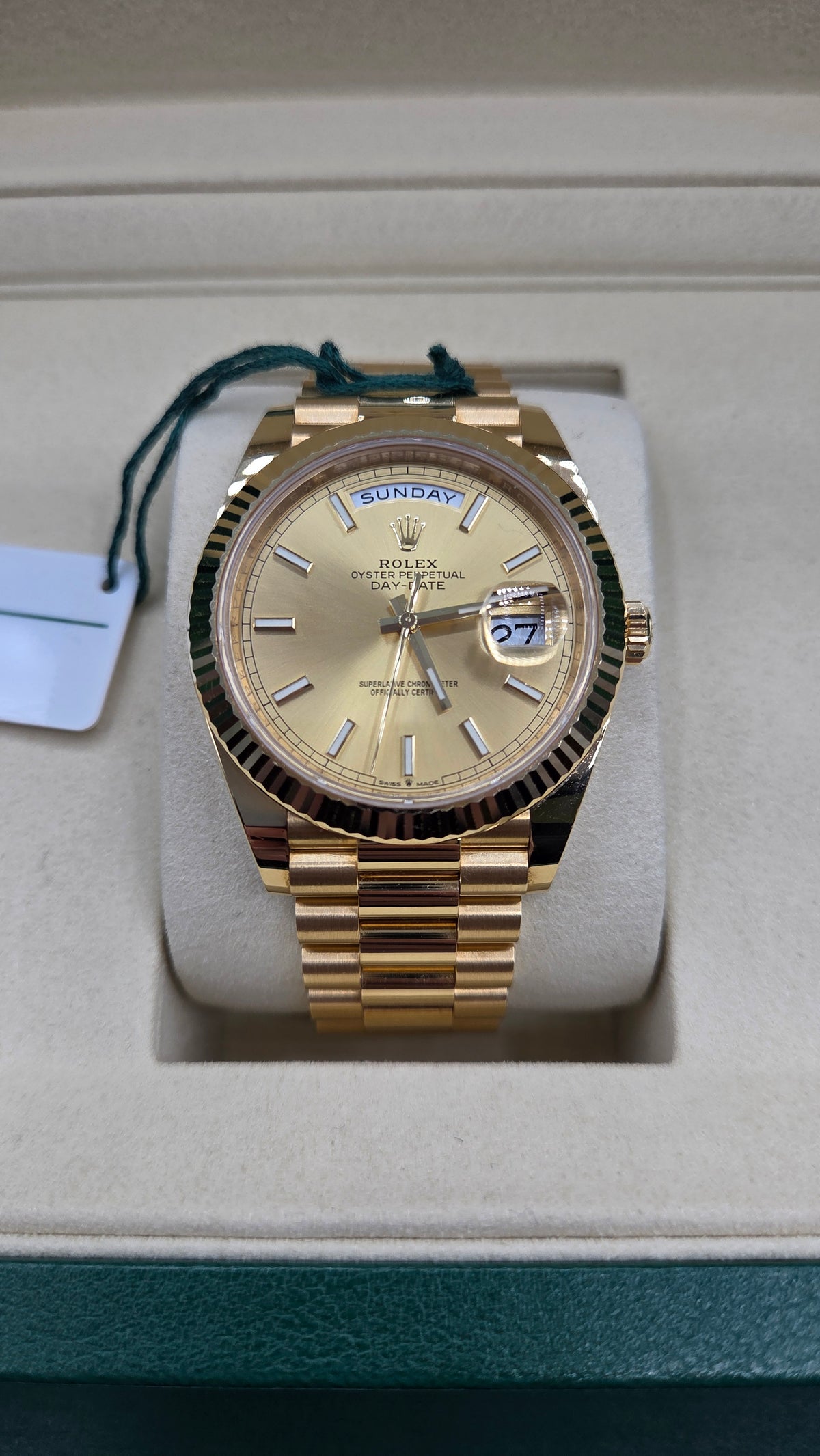 Rolex Day-Date 40mm – Yellow Gold – Champagne Dial – Fluted Bezel – President Bracelet – 228238