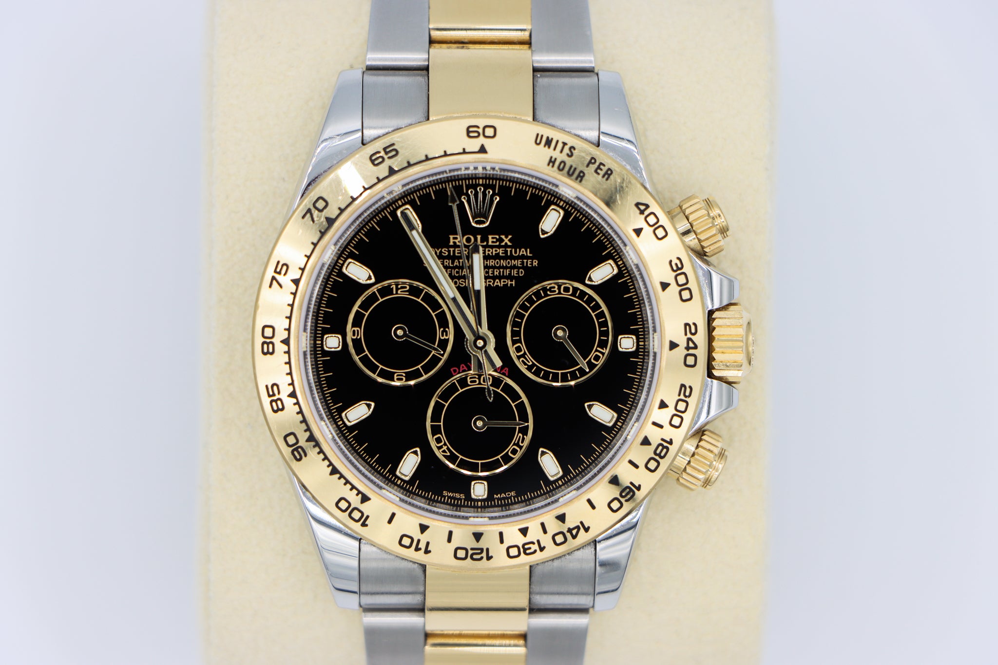 Rolex | Daytona Black Dial Two-Tone | 116503 Closeup