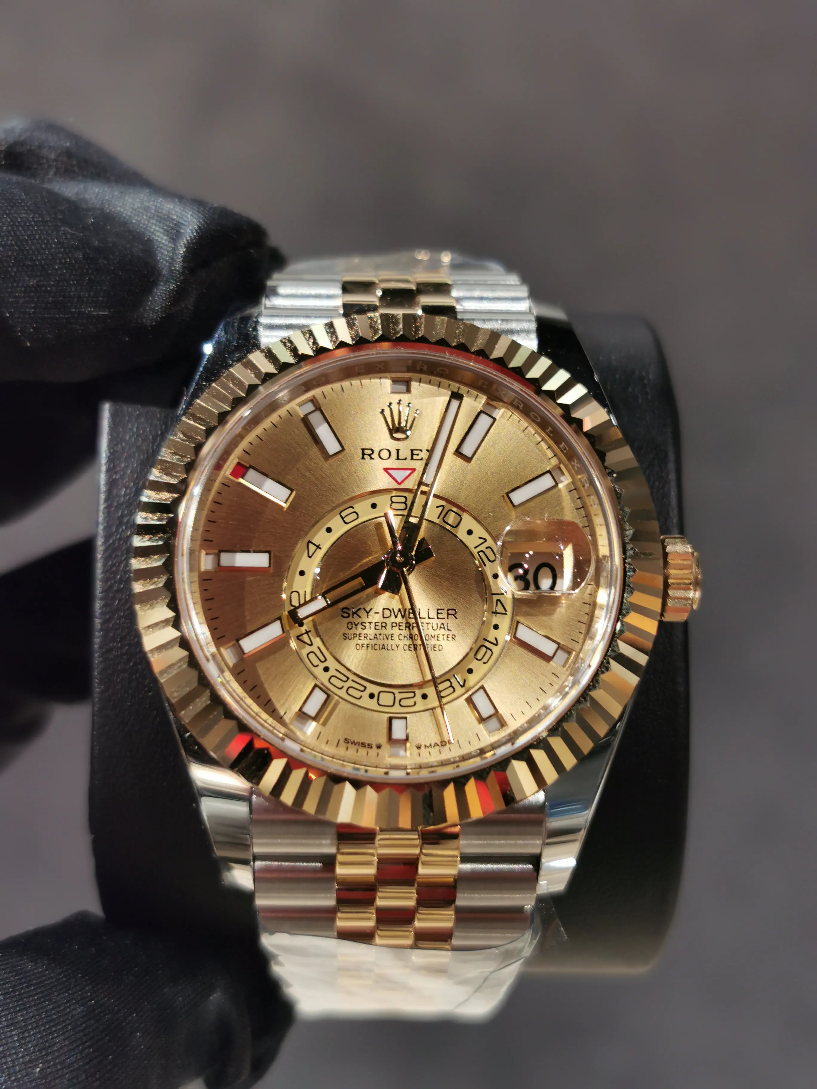 Rolex Sky-Dweller 42mm - Two-Tone Yellow Gold & Stainless Steel - Champagne Index Dial - Fluted Bezel - Jubilee Bracelet -  336933 - 2024